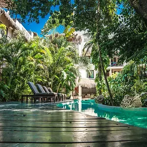 https://la-tortuga-hotel-and-spa.tulum-hotels.net